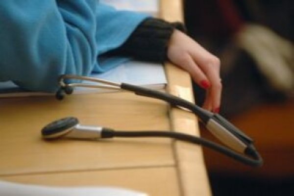 Medicii de familie nu sunt de acord să distribuie cardul electronic de sănătate